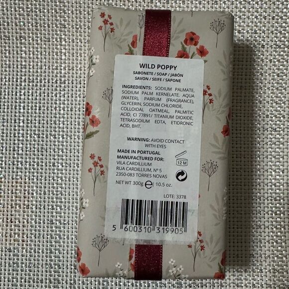 Vila Cardillium Wild Poppy Scented Soap with Oatmeal Exfoliant 1 Bar - Picture 2 of 8